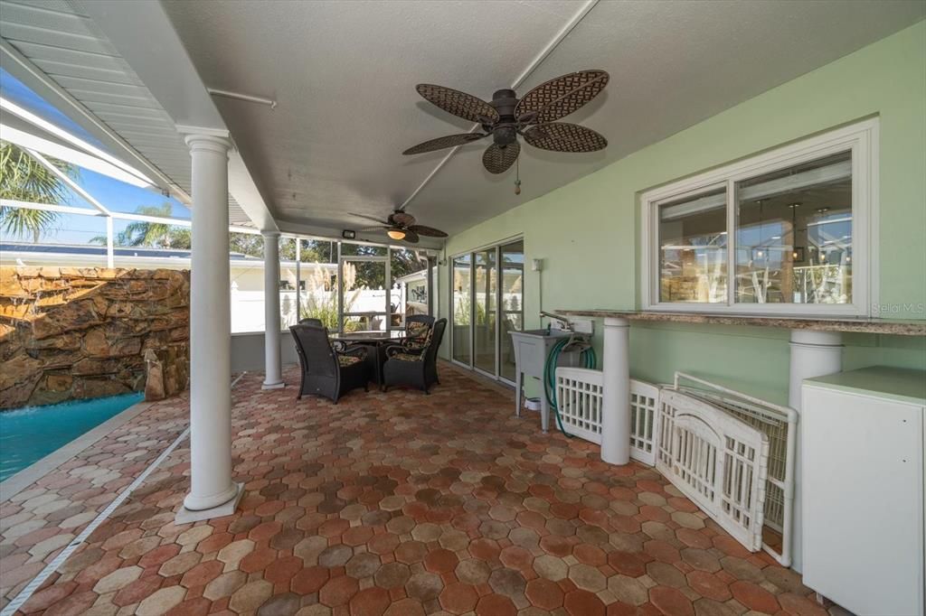 Exterior, Interior, Pool, Sun Room
