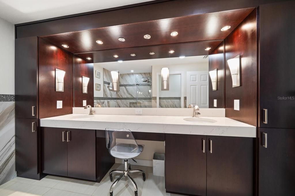 Bathroom, Dual Sink Vanities, Interior, Recessed Lighting