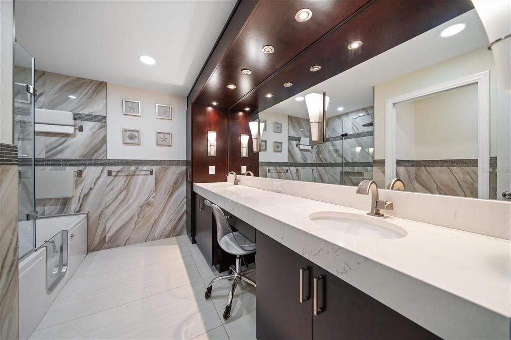 Bathroom, Interior, Recessed Lighting