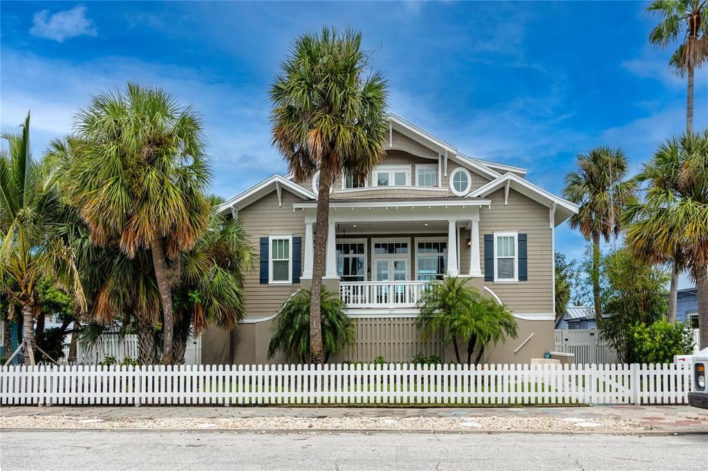 Exterior, Facade, American Craftsman