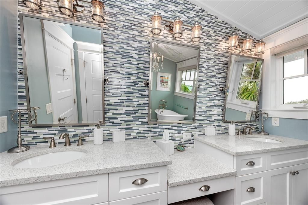 Bathroom, Dual Sink Vanities, Interior