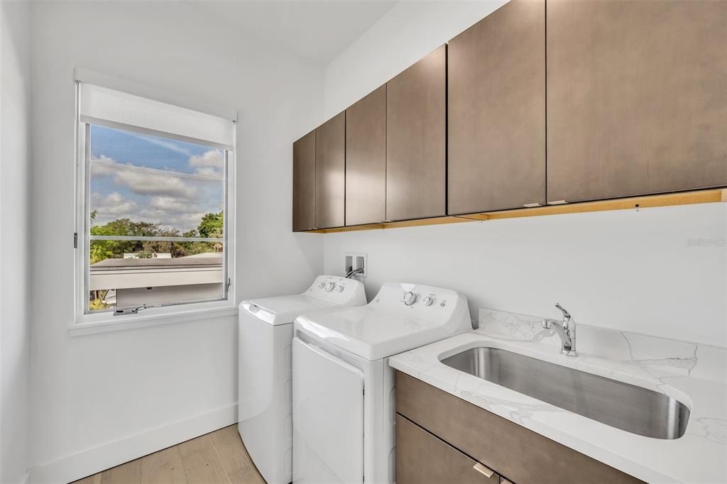 Interior, Washer, Wood Texture Flooring