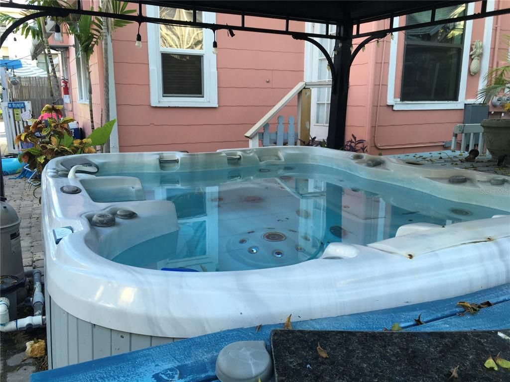 Exterior, Hot Tub
