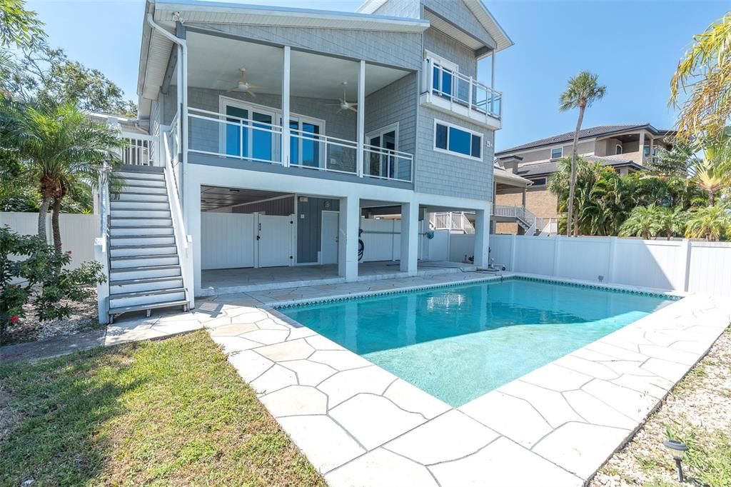 Exterior, Pool