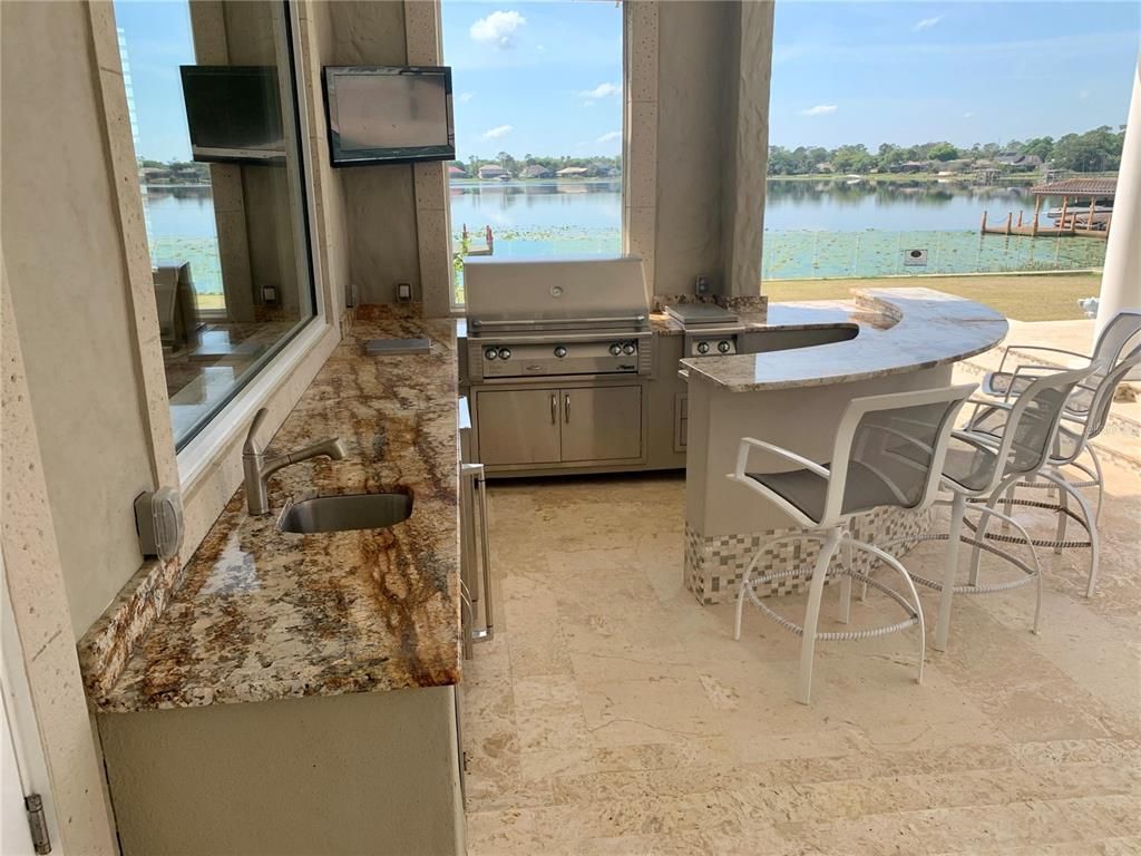 Exterior, Outdoor Kitchen, Water