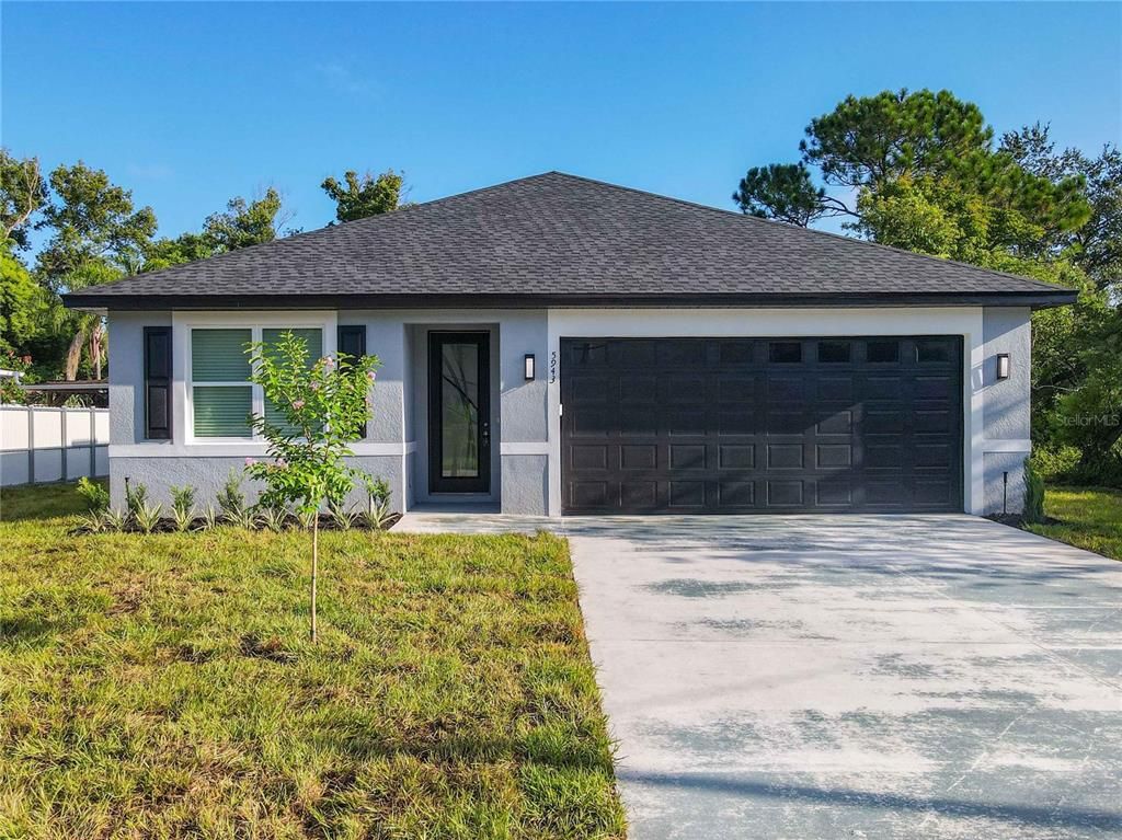 Attached, Exterior, Facade, Ranch