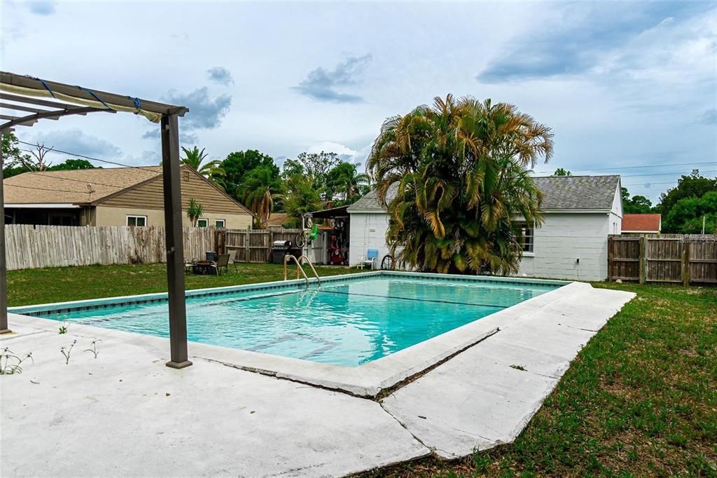 Exterior, Pool