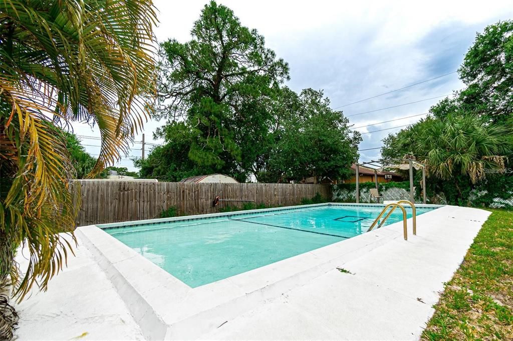 Exterior, Pool