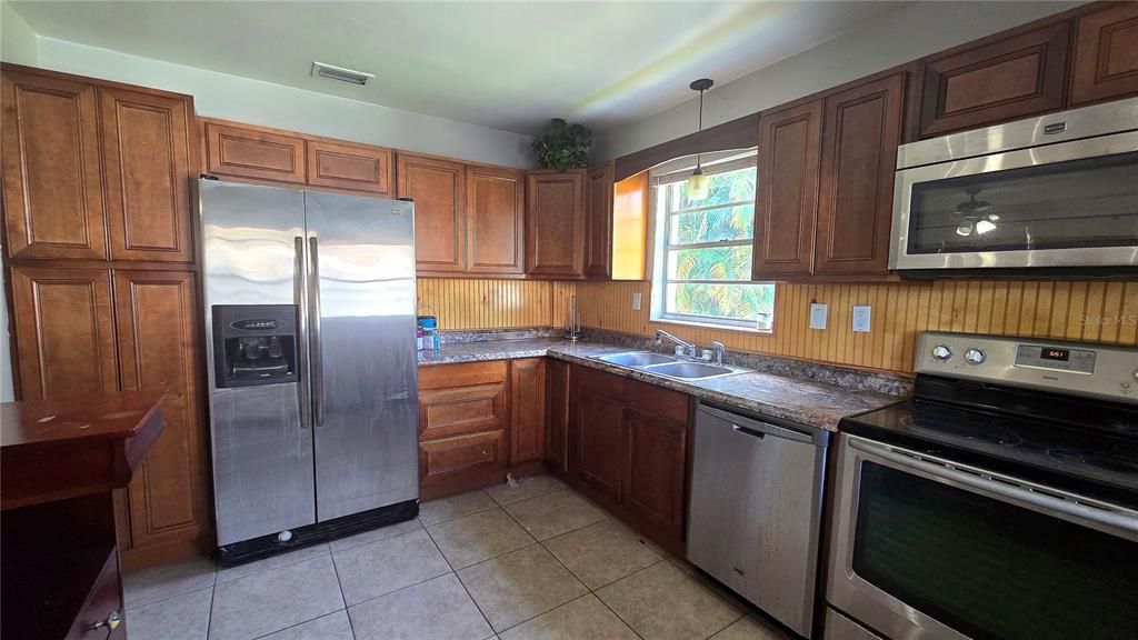 Interior, Kitchen, Pendant Lights, Stainless Steel Appliances