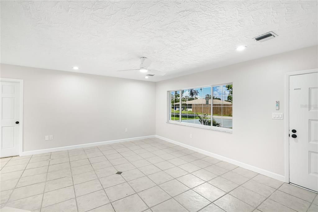 Empty room, Interior, Recessed Lighting