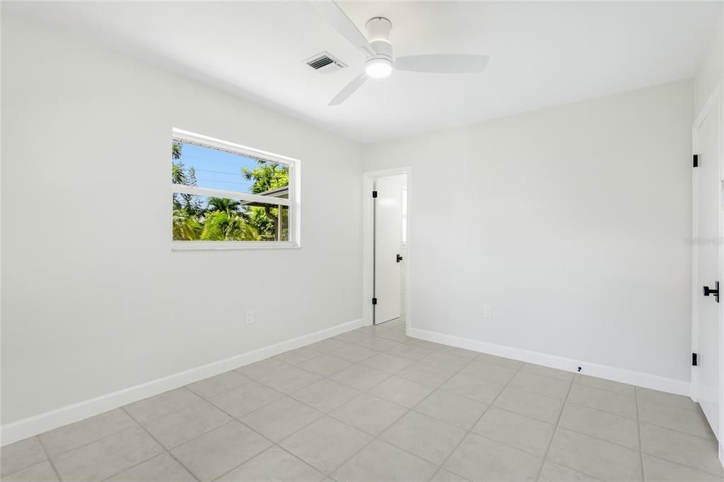 Empty room, Interior
