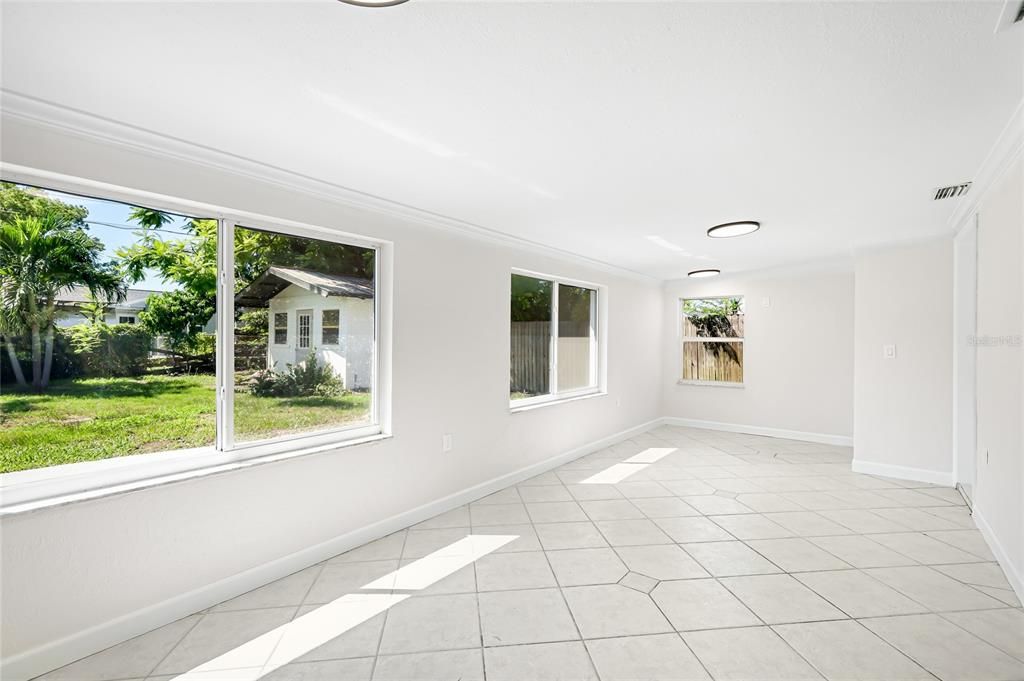 Empty room, Interior, Recessed Lighting