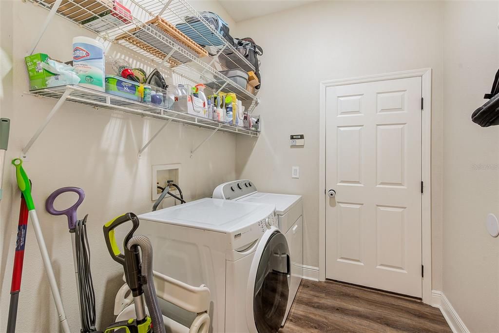 Interior, Washer, Wood Texture Flooring