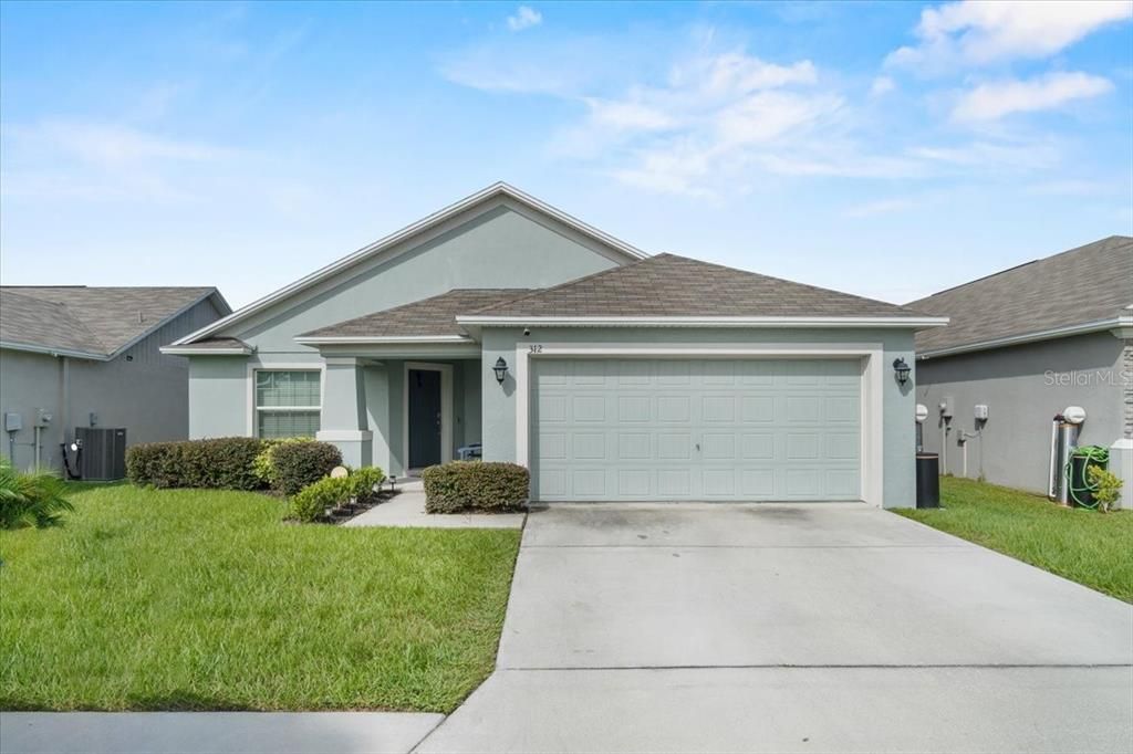 Attached, Exterior, Facade, Ranch