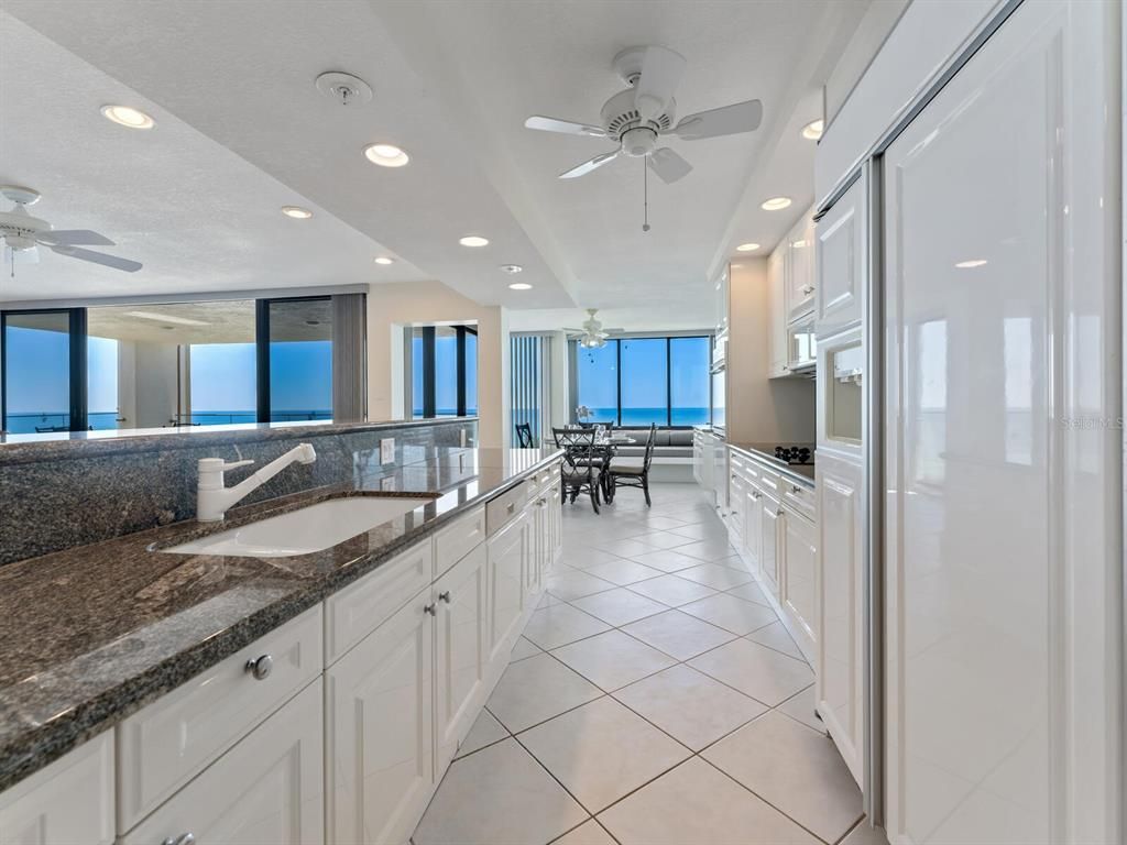 Dining room, Interior, Kitchen, Recessed Lighting, Water
