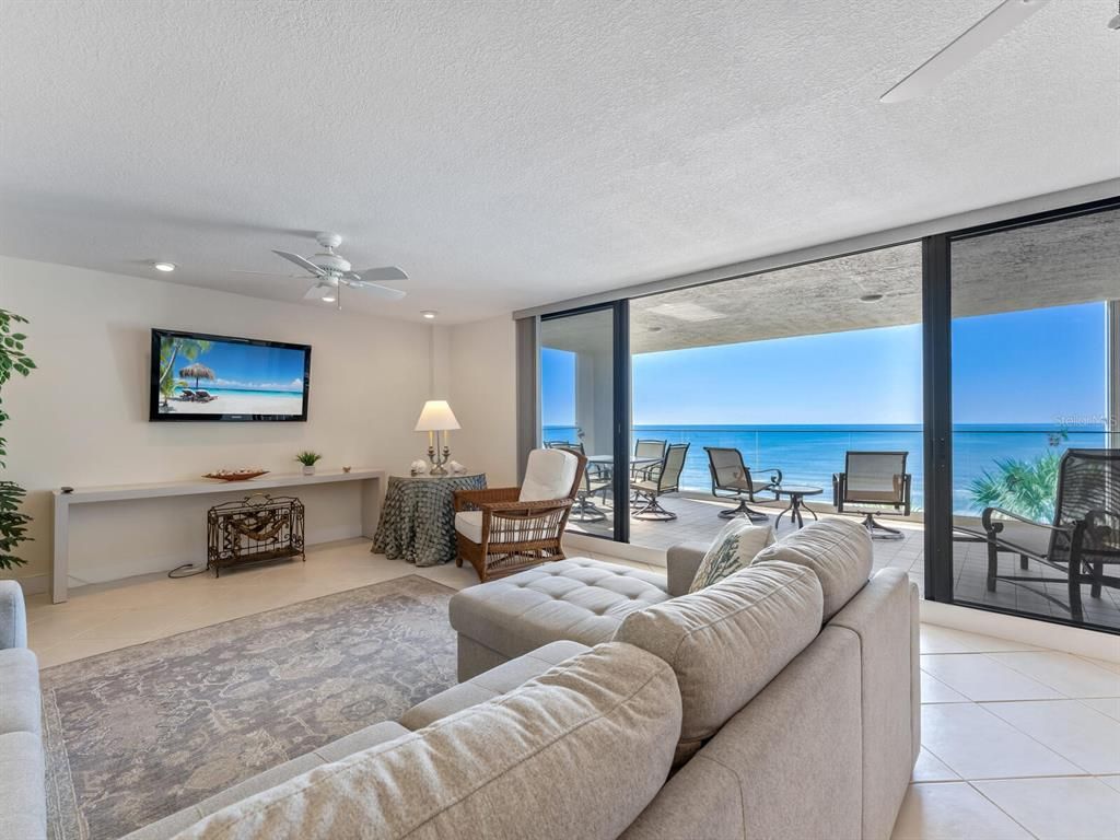 Interior, Living room, Recessed Lighting, Water