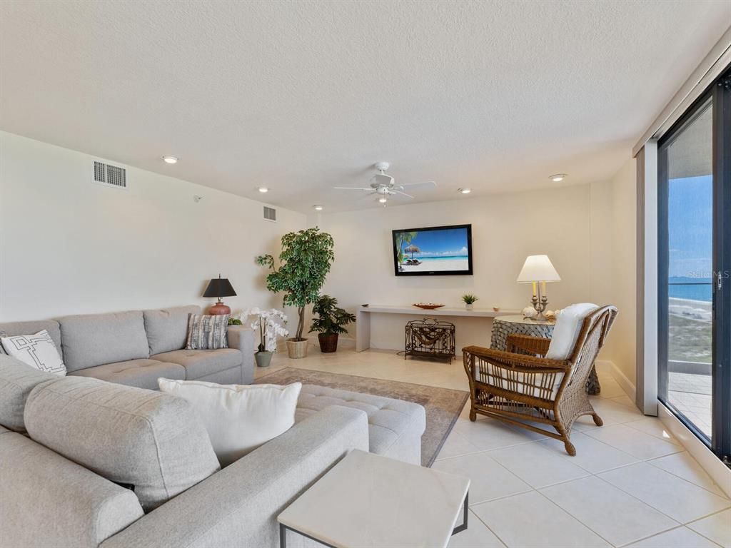 Interior, Living room, Recessed Lighting, Water