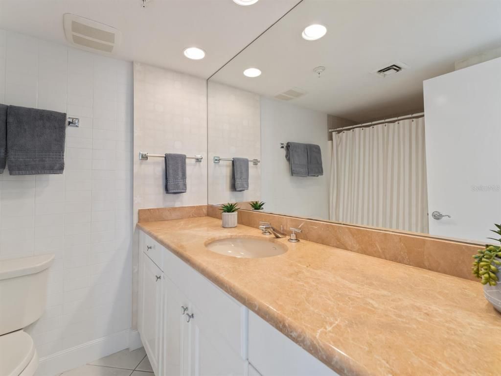 Bathroom, Dual Sink Vanities, Interior, Recessed Lighting