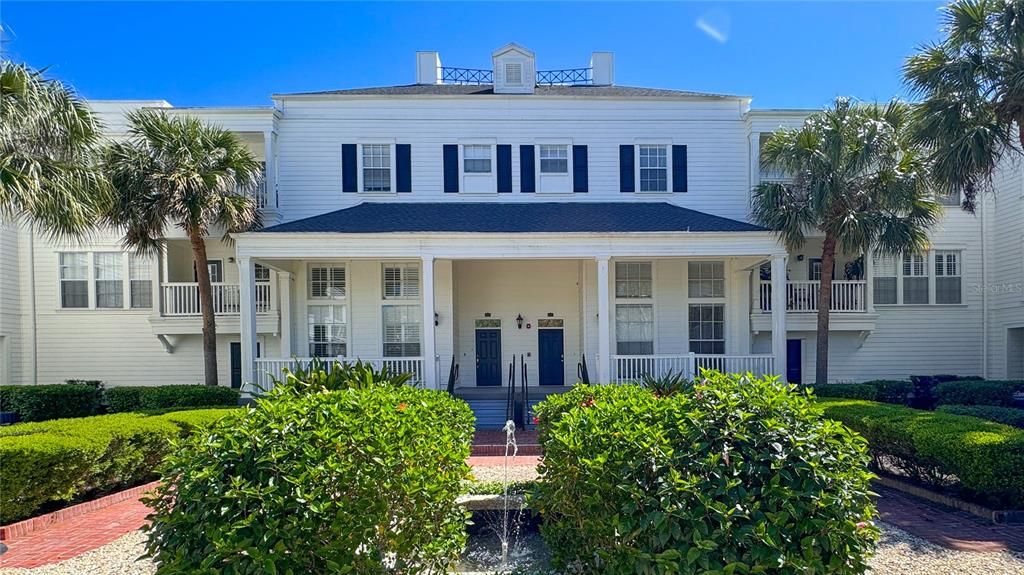 Exterior, Facade, American Foursquare
