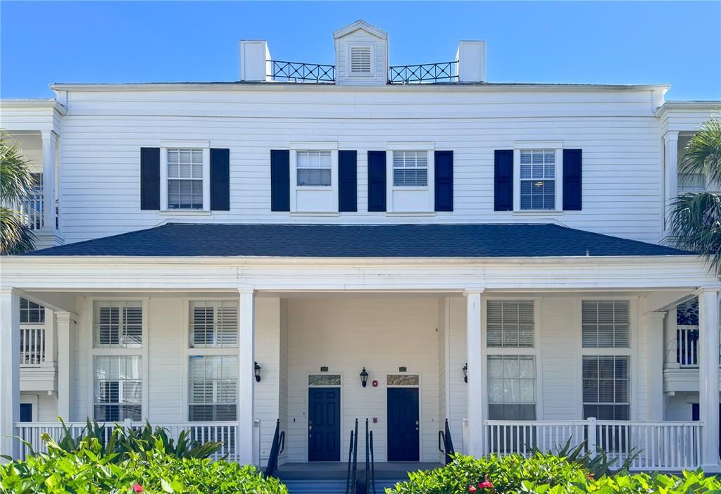 Exterior, Facade, American Foursquare
