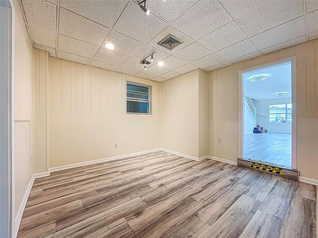 Empty room, Interior, Recessed Lighting, Wood Texture Flooring