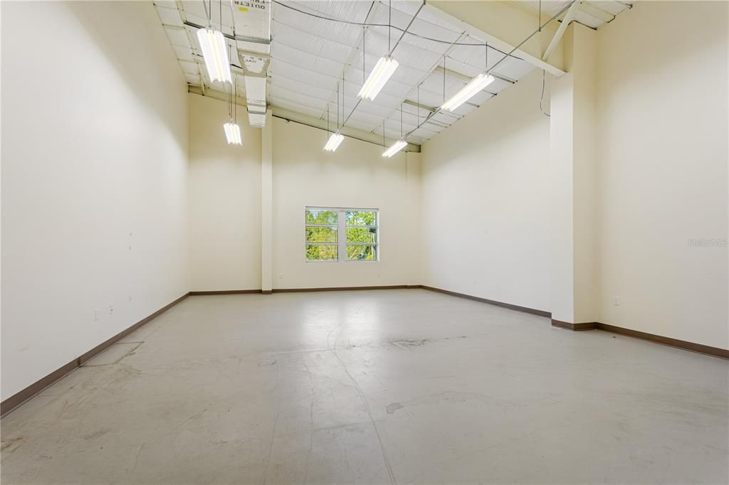 Empty room, Interior, Pendant Lights