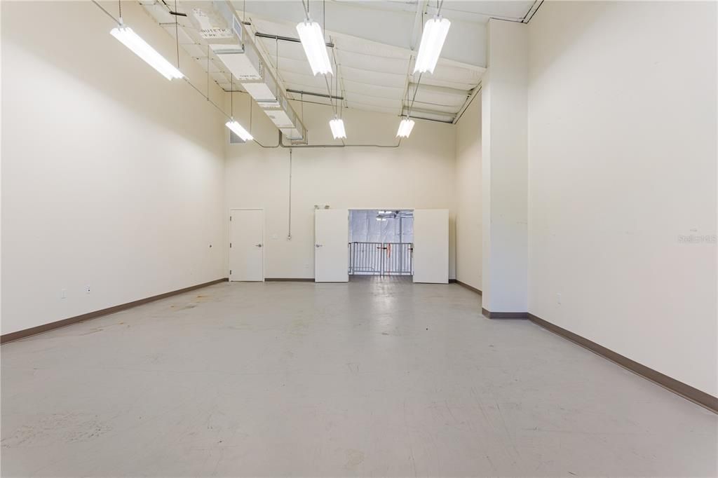 Empty room, Interior, Pendant Lights