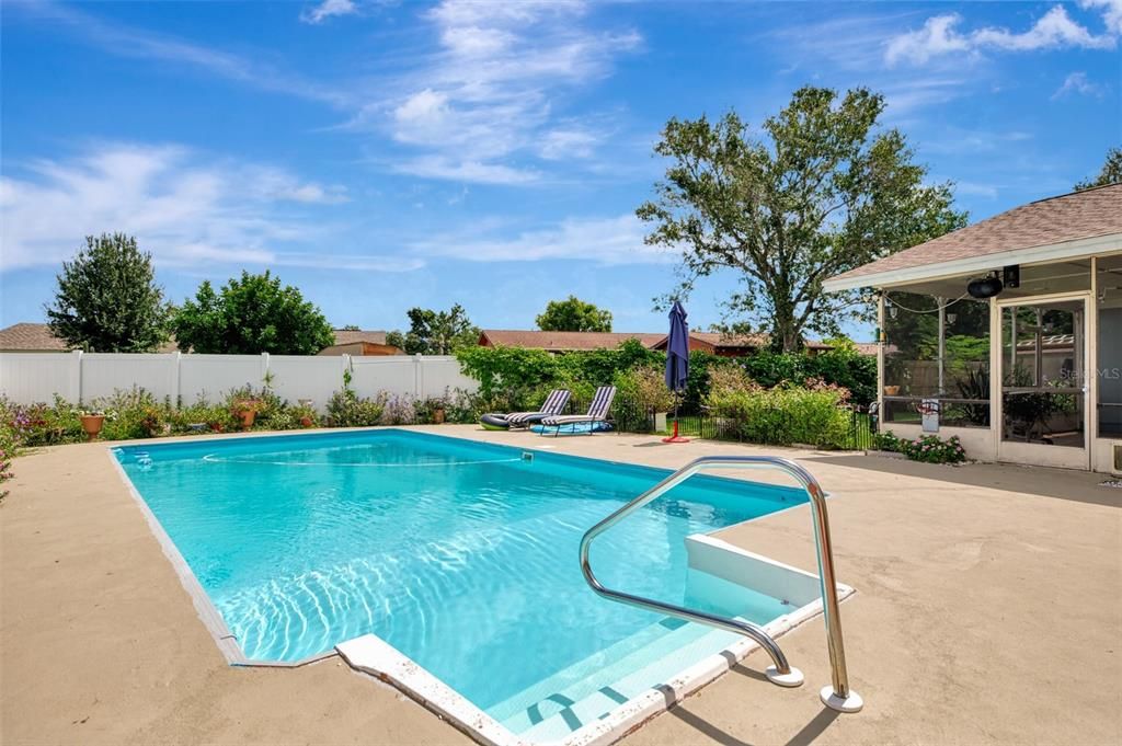 Exterior, Pool