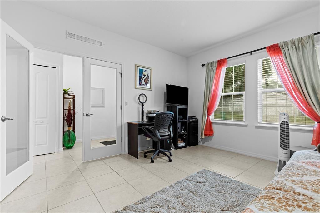 Home Office, Interior
