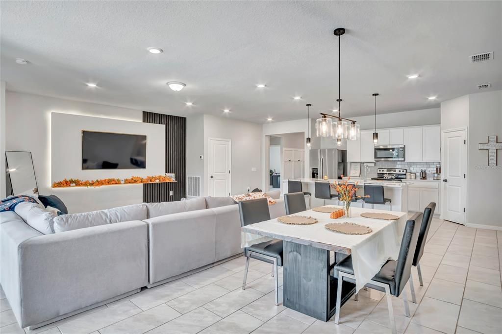 Dining room, Interior, Kitchen, Living room, Pendant Lights, Recessed Lighting, Stainless Steel Appliances
