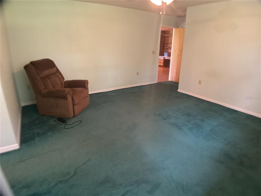 Empty room, Interior