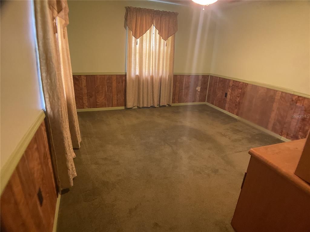 Empty room, Interior
