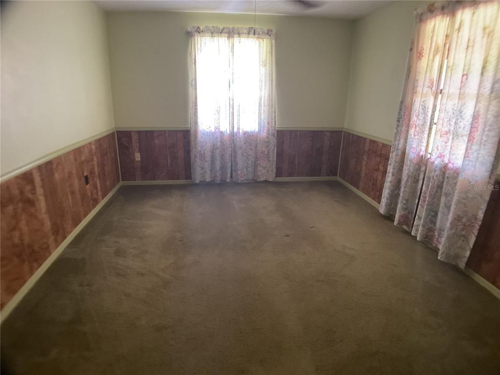Empty room, Interior
