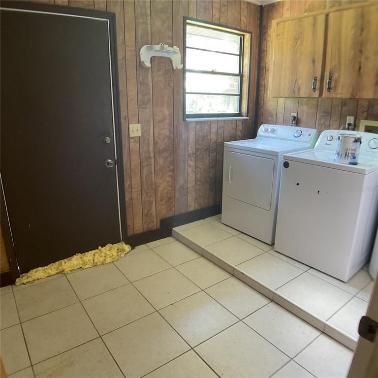 Interior, Washer, Wooden Walls