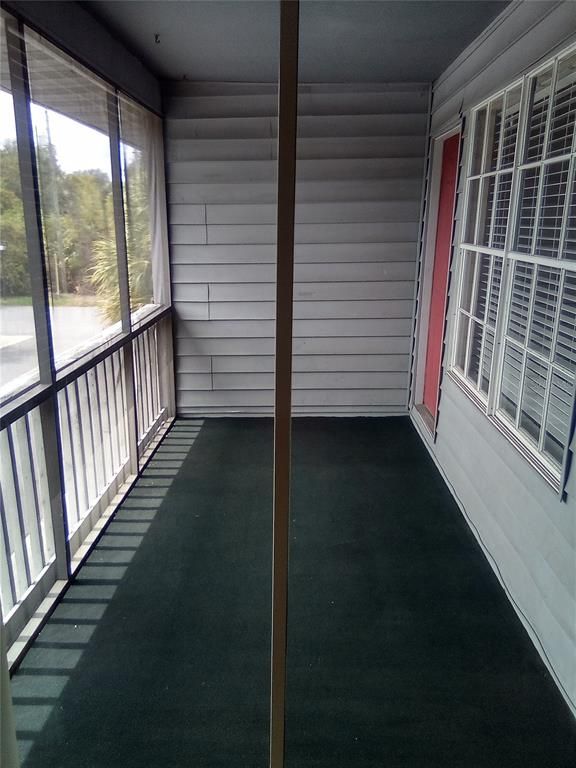 Empty room, Interior