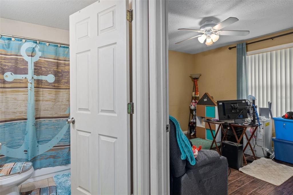 Home Office, Interior