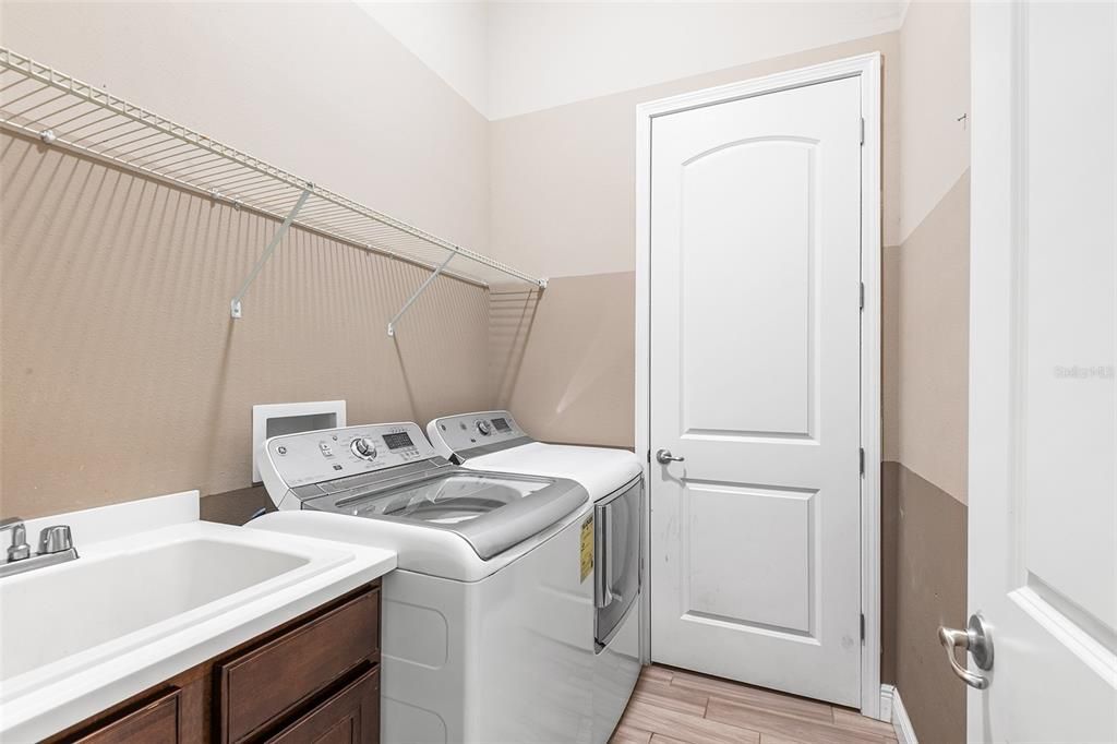Interior, Utility Closets, Washer, Wood Texture Flooring