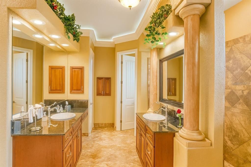 Bathroom, Dual Sink Vanities, Interior, Recessed Lighting