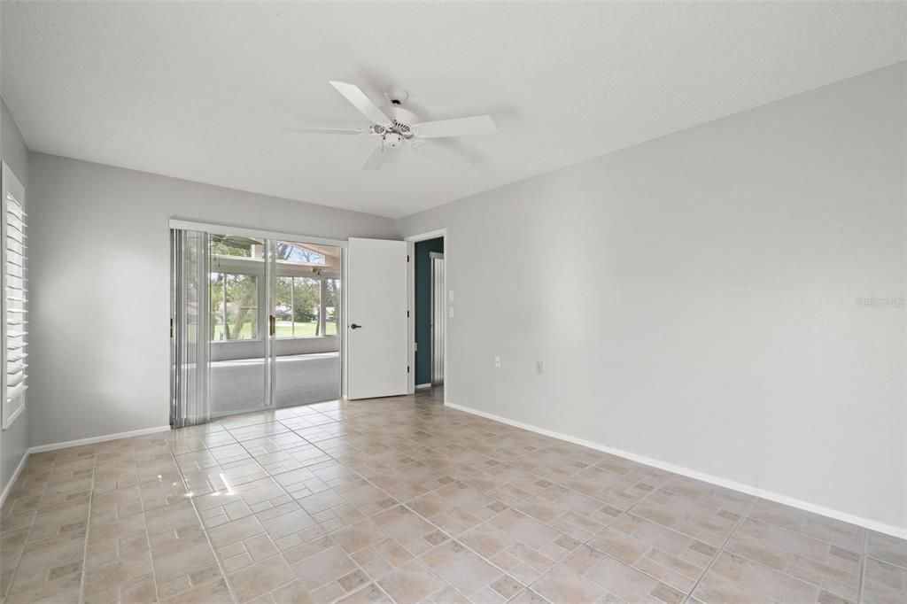 Empty room, Interior