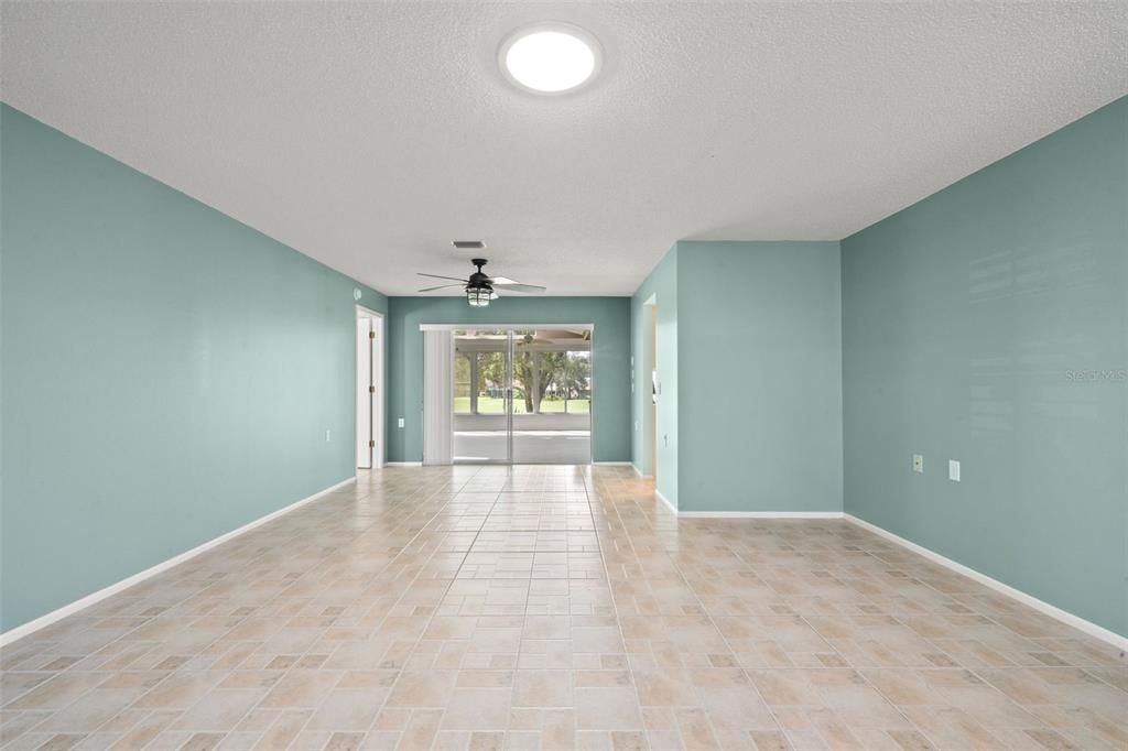 Empty room, Interior