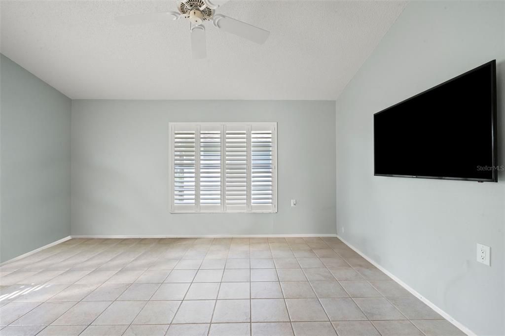 Empty room, Interior