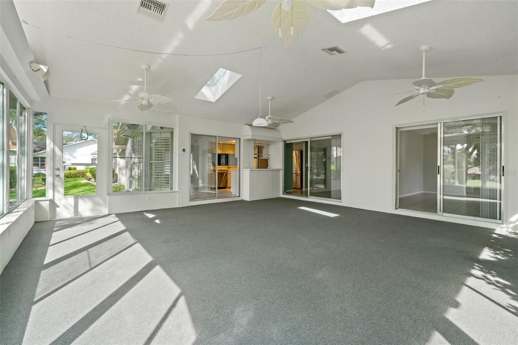 Empty room, Interior
