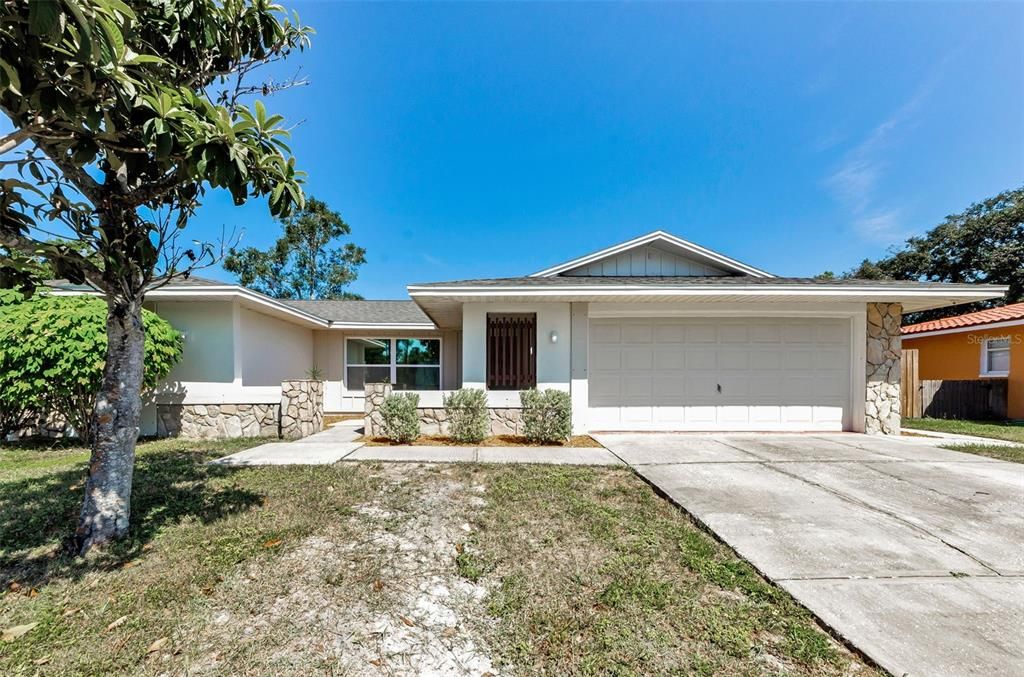 Attached, Exterior, Facade, Ranch