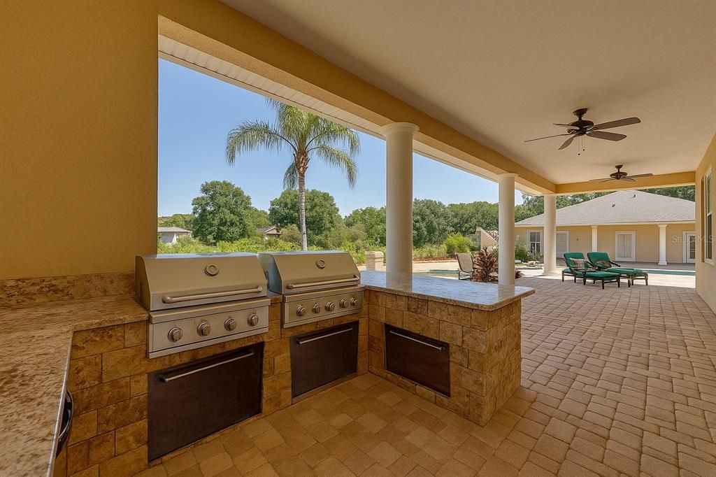 Exterior, Outdoor Kitchen