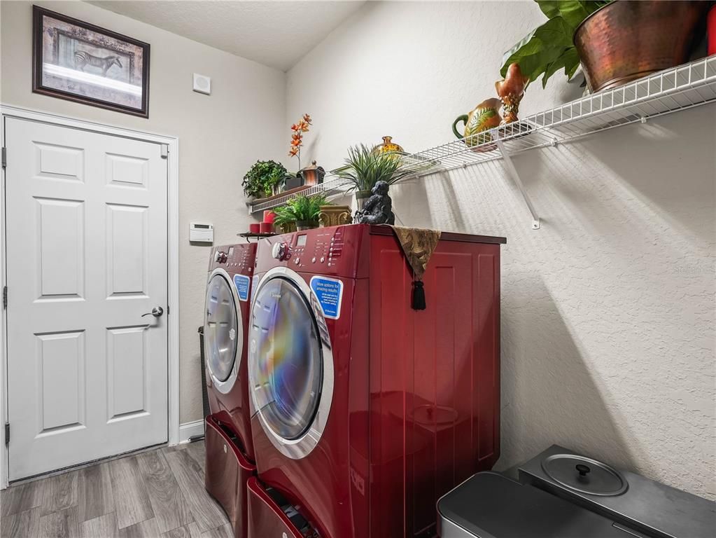 Interior, Washer, Wood Texture Flooring