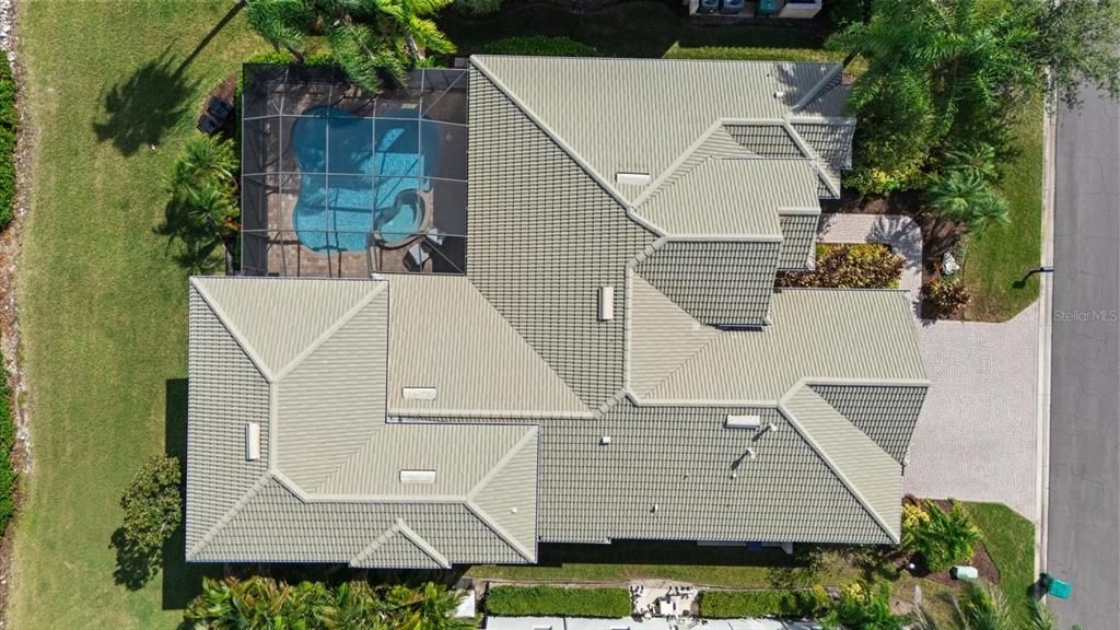 Exterior, Drone