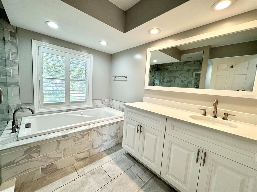 Bathroom, Dual Sink Vanities, Interior, Recessed Lighting