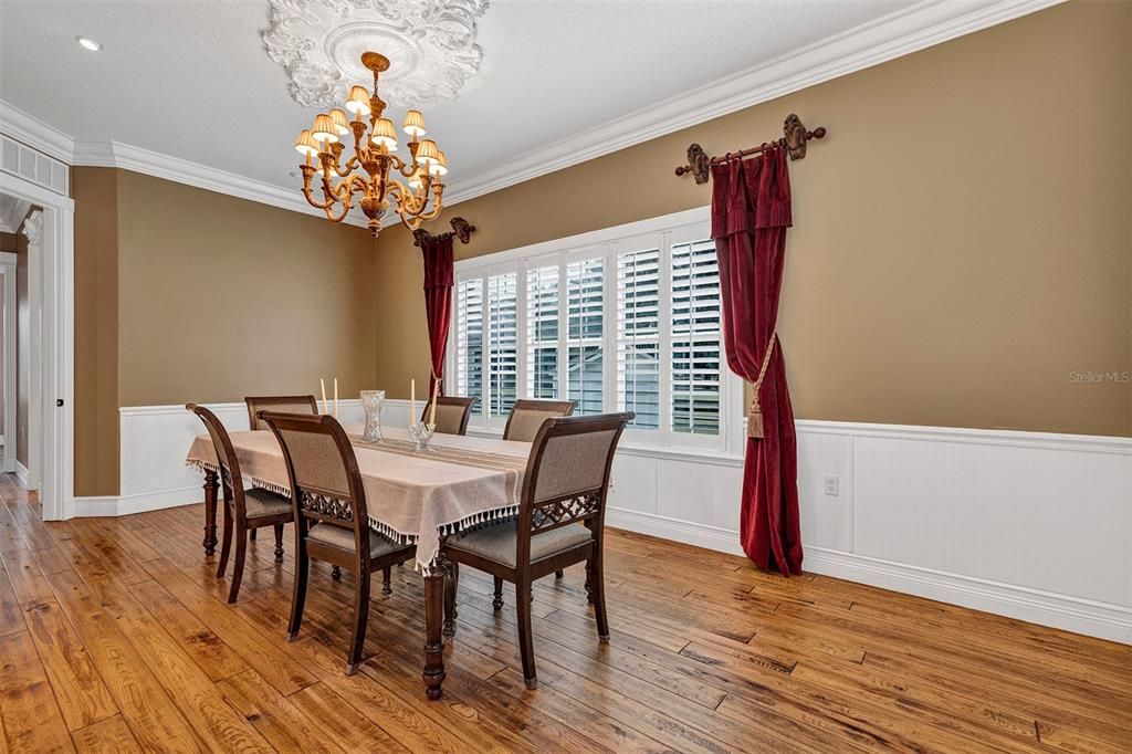 Chandelier, Dining room, Interior, Recessed Lighting, Wood Texture Flooring