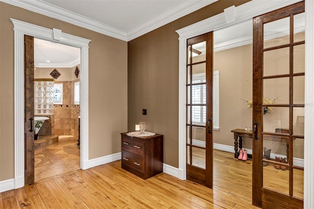 Bathroom, Interior, Recessed Lighting, Wood Texture Flooring