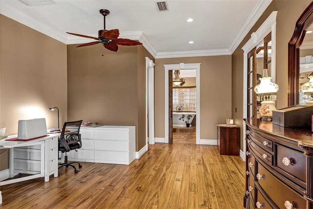 Home Office, Interior, Recessed Lighting, Wood Texture Flooring